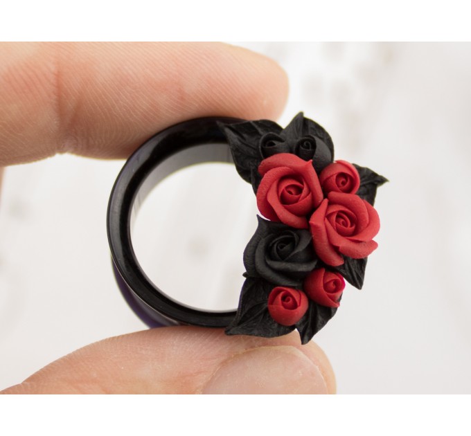 Red black wedding ear tunnels Tiny flower plug earrings for stretched earlobes Bridesmaid jewelry Floral Gauges
