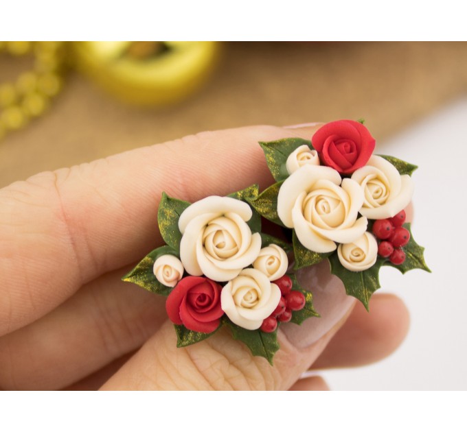 Cute Xmas ear plugs with beige red roses and holly berries Christmas jewelry for stretched earlobes Winter wedding Gauge and tunnels