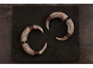 Horn shaped fake gauge earrings